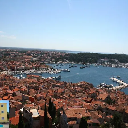 Yellow House Apartament Pula