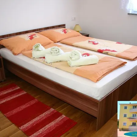 Apartment Yellow House Pula