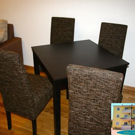 Apartament Yellow House *