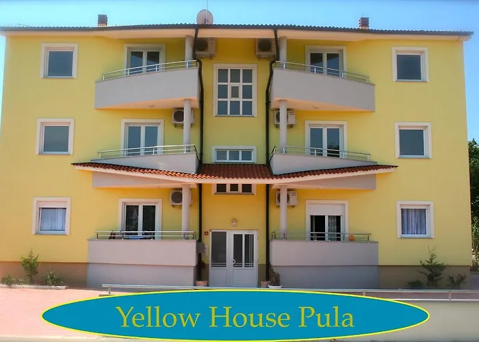 Yellow House Apartament *