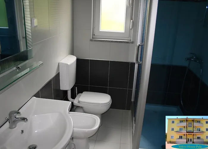 Yellow House Apartment Pula